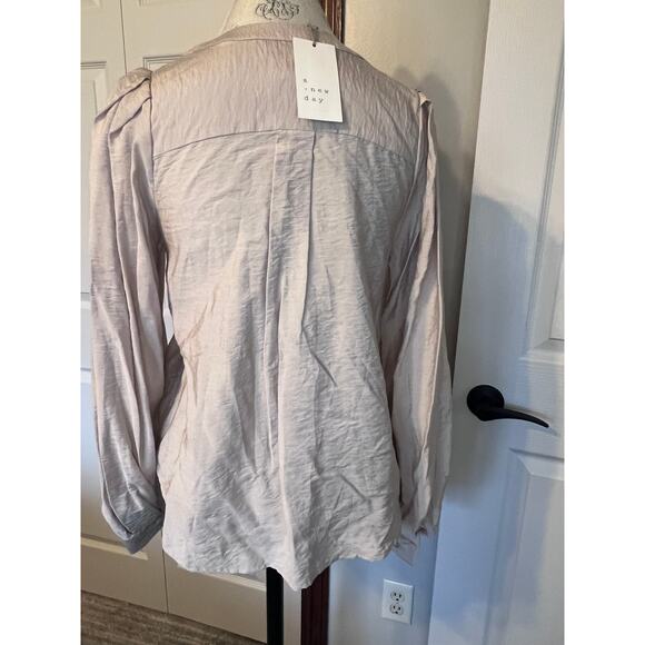 A New Day Women's Button Down Top Pleated Shoulder Detail Lt Brown SZ XS NWT - Picture 3 of 5